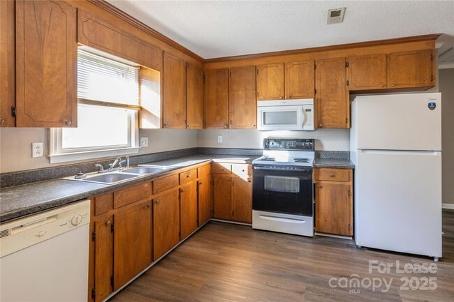 Building Photo - 424 S 4th St