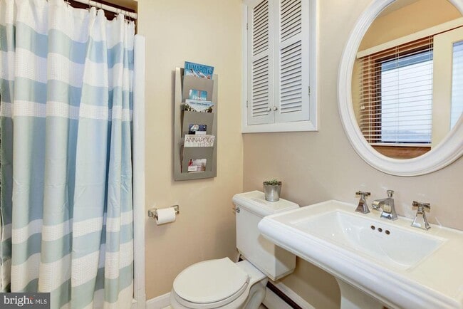 Building Photo - 209 Winchester Beach Dr