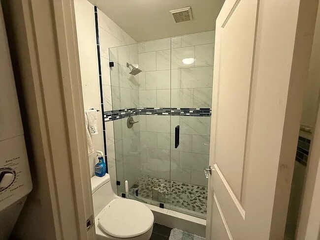 Building Photo - "Charming 1-Bed Oasis in San Diego's Heart – Your Perfect Urban Retreat!"