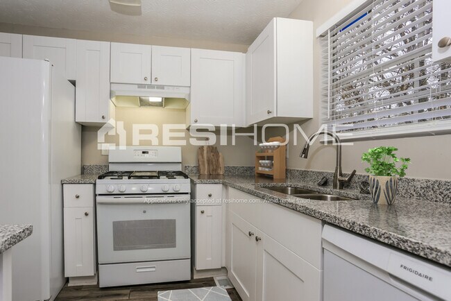 Building Photo - 1183 Mill Lake Cir