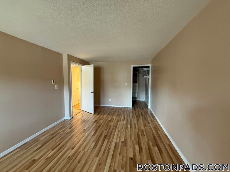 Building Photo - 180 Main St