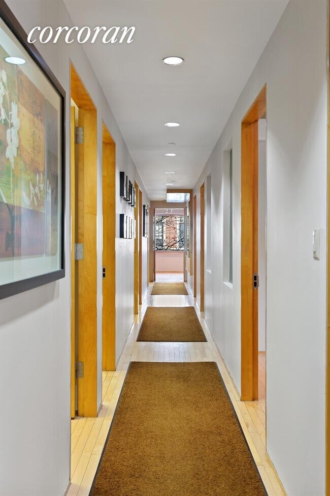 Building Photo - 202 Spring St