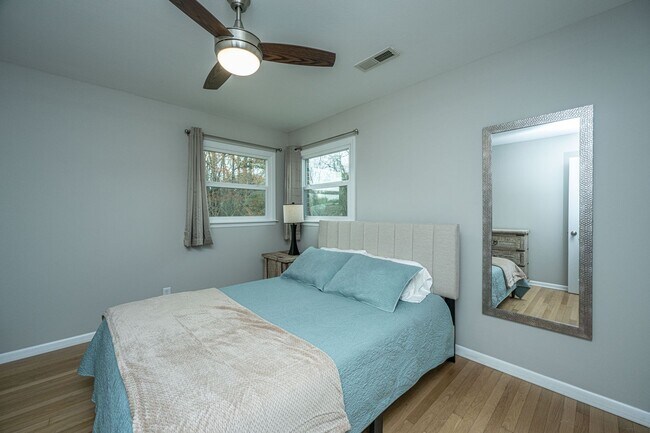 Building Photo - Charming Hanahan Ranch with Hardwood Floor...