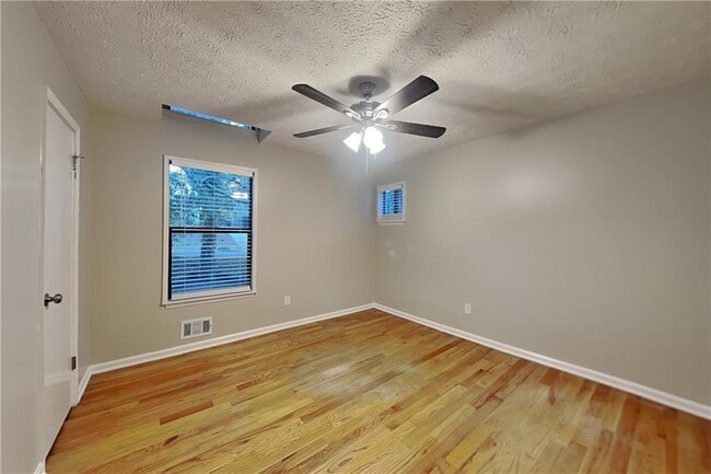 Building Photo - 2755 Whitehurst Dr