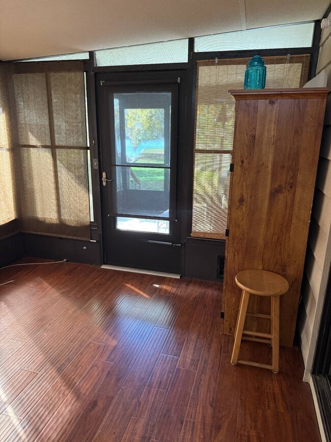 Building Photo - 638 N Edgewater Dr