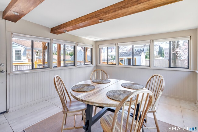 Building Photo - 855 Riverside Dr