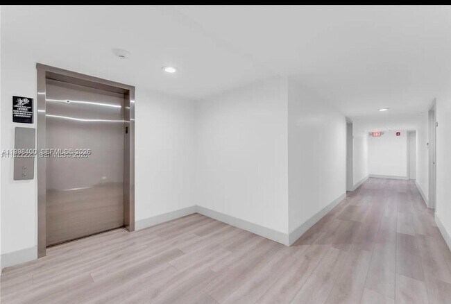 Building Photo - 16508 NE 26th Ave