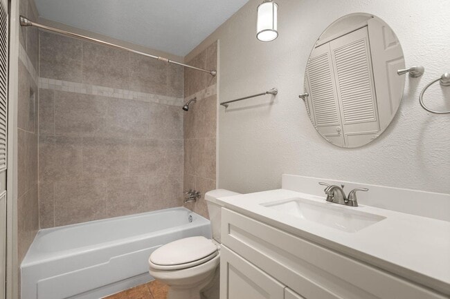 Building Photo - 5061 Amhurst Ln