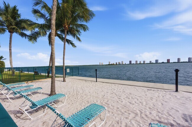 Building Photo - 1155 Lake Shore Dr