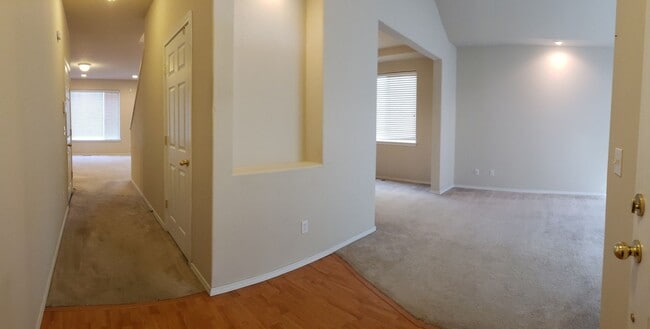 Building Photo - 413 Roger Smith Dr