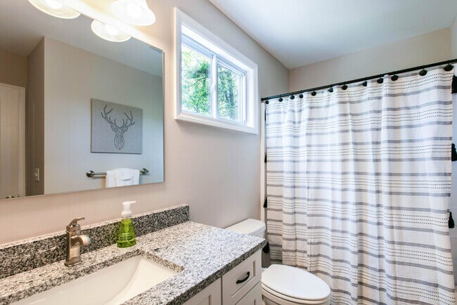 Building Photo - Spacious Three Bedroom w/ Loft Space