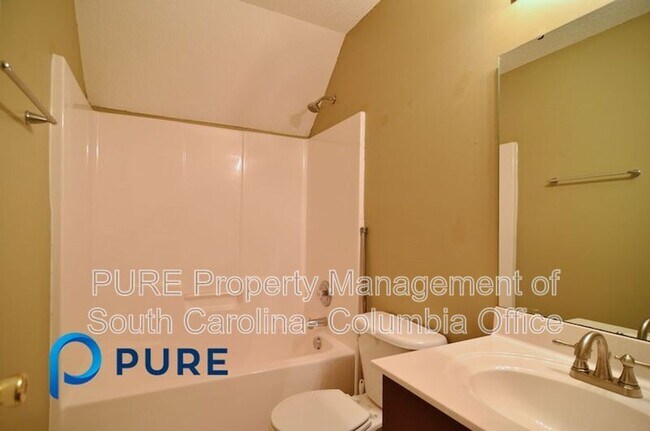 Building Photo - 209 Pine Loop Dr