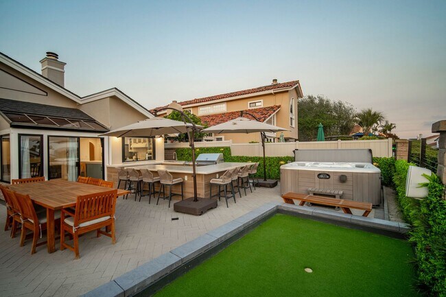 Building Photo - Experience Coastal Living at Its Finest in...