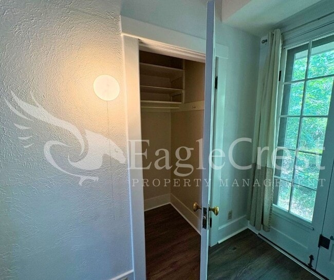 Building Photo - Beautifully Renovated Historic 3 Bedroom Home