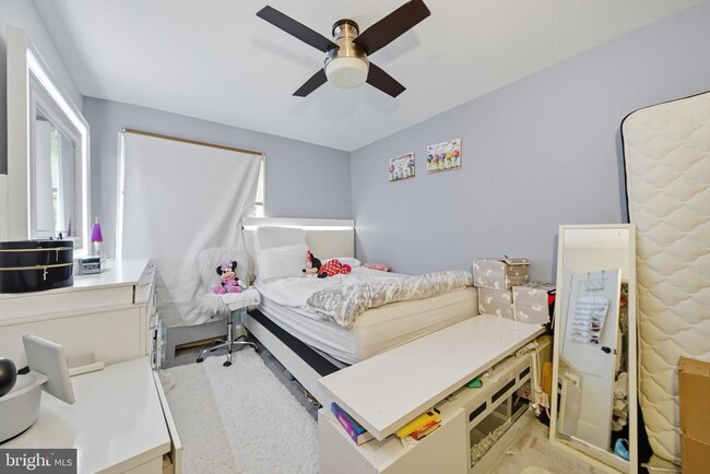 Building Photo - 10305 Montrose Ave