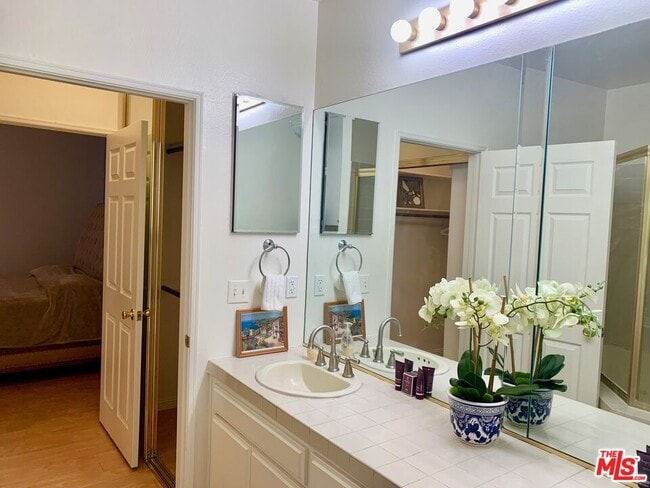 Building Photo - 4189 Vineland Ave