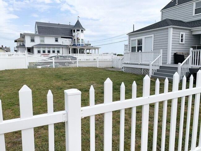 Building Photo - 113 Beach Ave