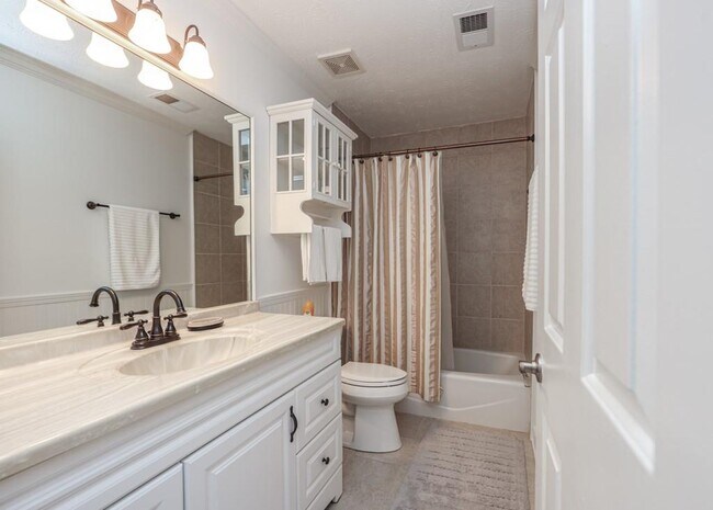 Building Photo - 5019 Village Green Way