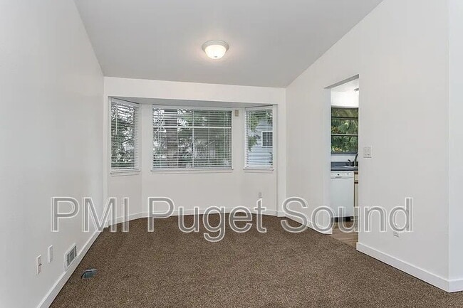 Building Photo - 22127 NE 9th Pl