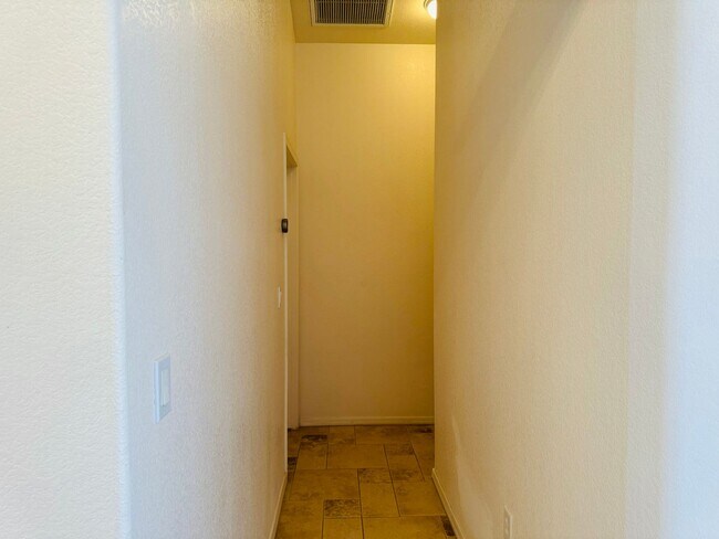 Building Photo - SHORT TERM RENTAL 3BD/2BA IN PRIVATE GATED...