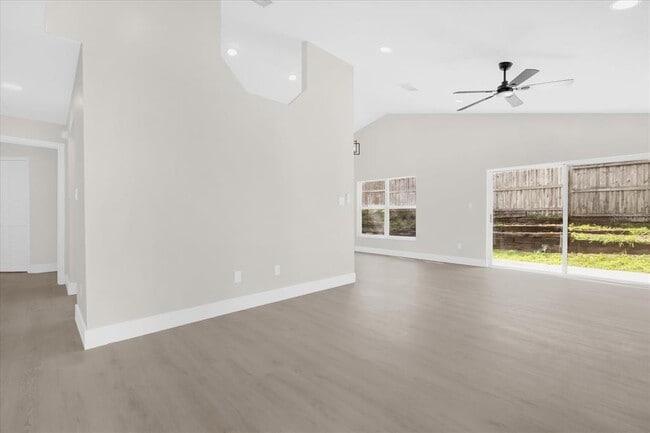 Building Photo - 350 Lakebreeze Cir