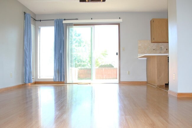 Building Photo - 3130 Castlebrook Ave