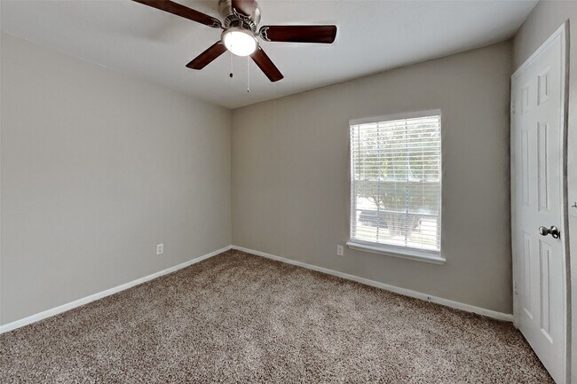 Building Photo - 10118 Prospect Hill Dr