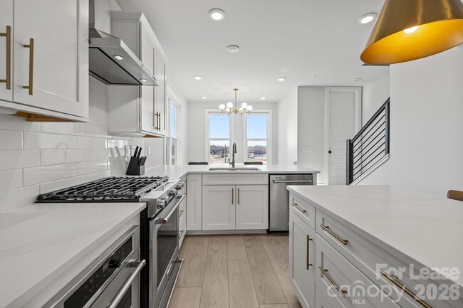 Building Photo - 1925 Dunavant St