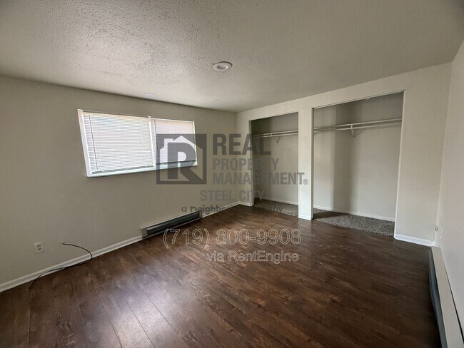 Building Photo - 927 E 1st St