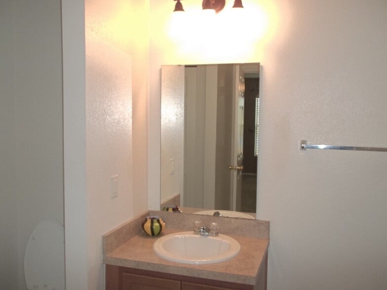 Building Photo - 1745 Strathmore Cir