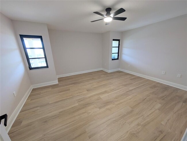 Building Photo - 3850 Mariners Walk