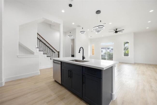 Building Photo - 2115 Dan St