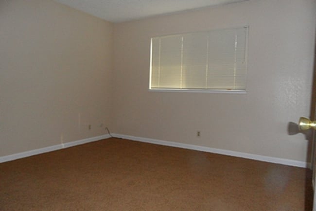 Building Photo - REDUCED!!!!