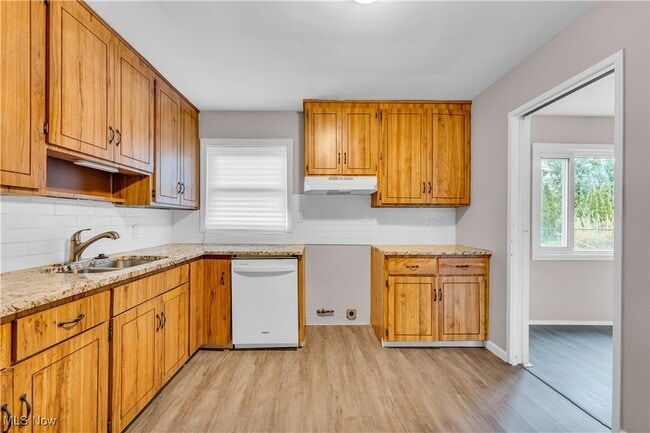 Building Photo - 726 Willow Dr