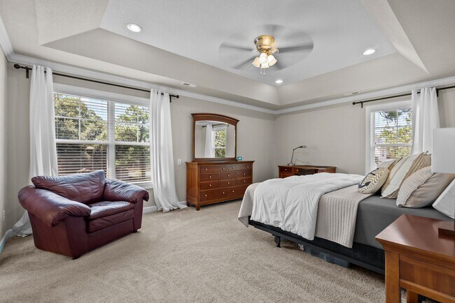 Building Photo - Modern comfort Beach living