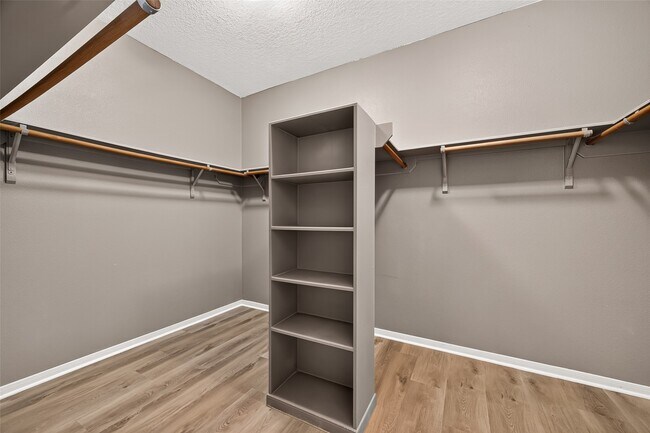 Building Photo - 14402 Barker Pelican Ct