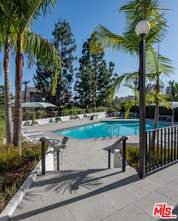 Building Photo - 8787 Shoreham Dr