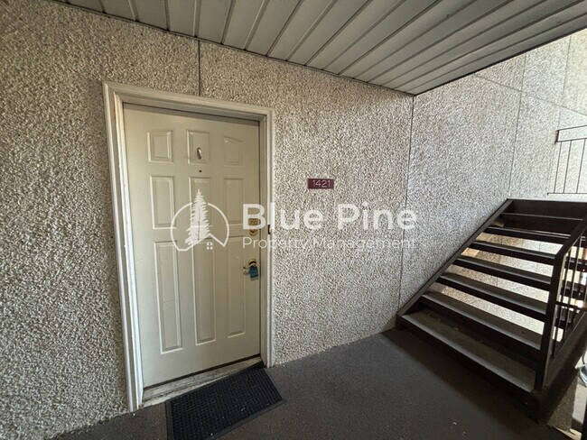 Building Photo - 1421 Vega Cir