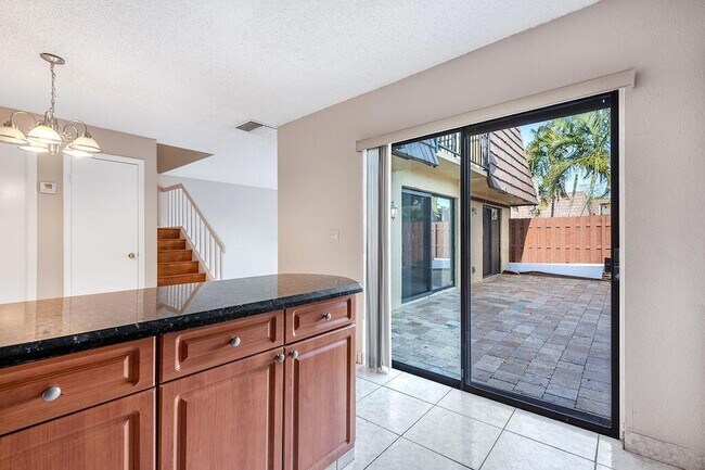 Building Photo - 941 Springdale Cir