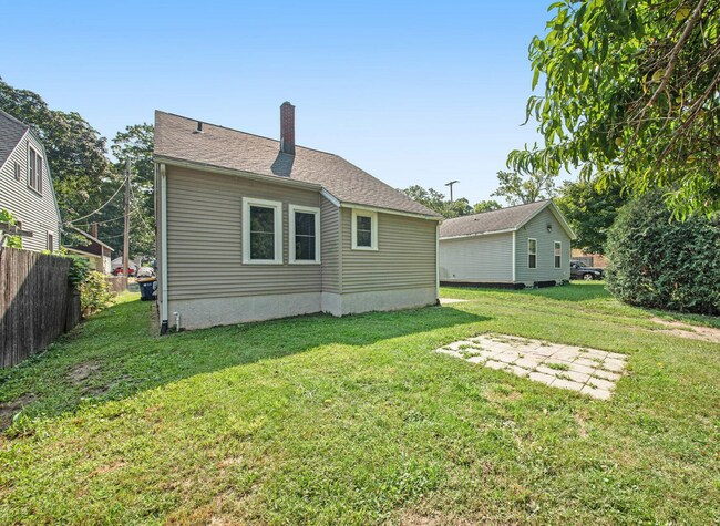 Building Photo - 817 Dorchester Ave SW