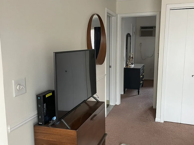 Building Photo - 1280 Dewey St