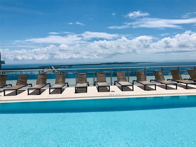 Building Photo - 1300 Brickell Bay Dr