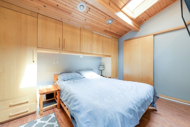 Building Photo - 5500 Westminster Dr