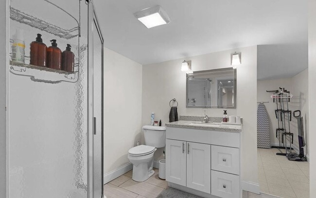Building Photo - Beautiful 2 Bedroom Home on Verbeke St