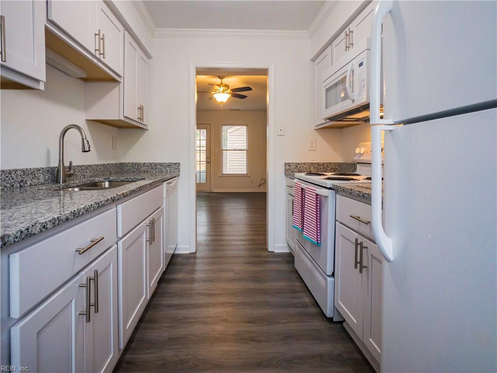 Building Photo - 2407 Rennie Dr