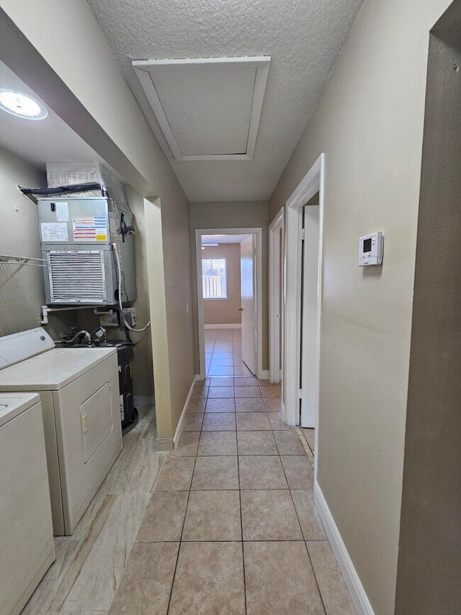 Building Photo - 4768 Orleans Ct