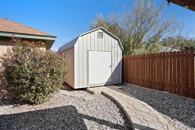 Building Photo - 206 Saddle Blanket