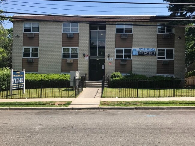 Building Photo - 204 Cleveland Street