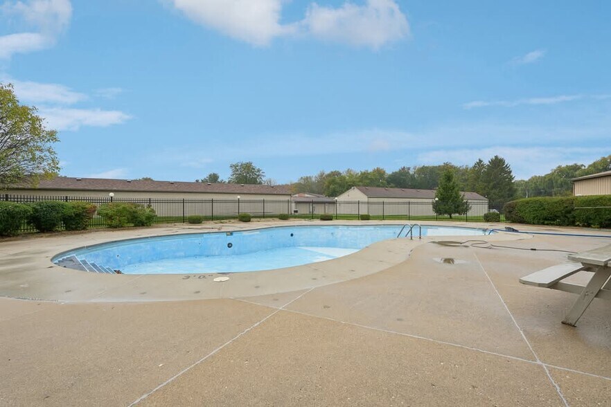 Building Photo - W170N11495 Armada Dr