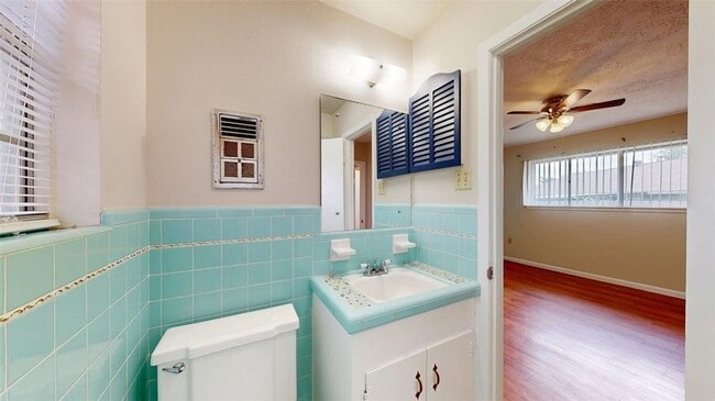 Building Photo - 302 Laurel St